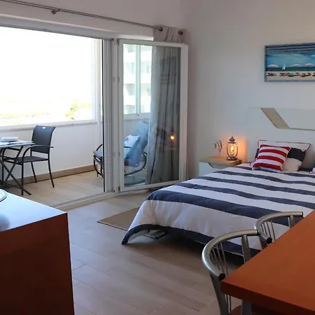 Apartment On The Beach *